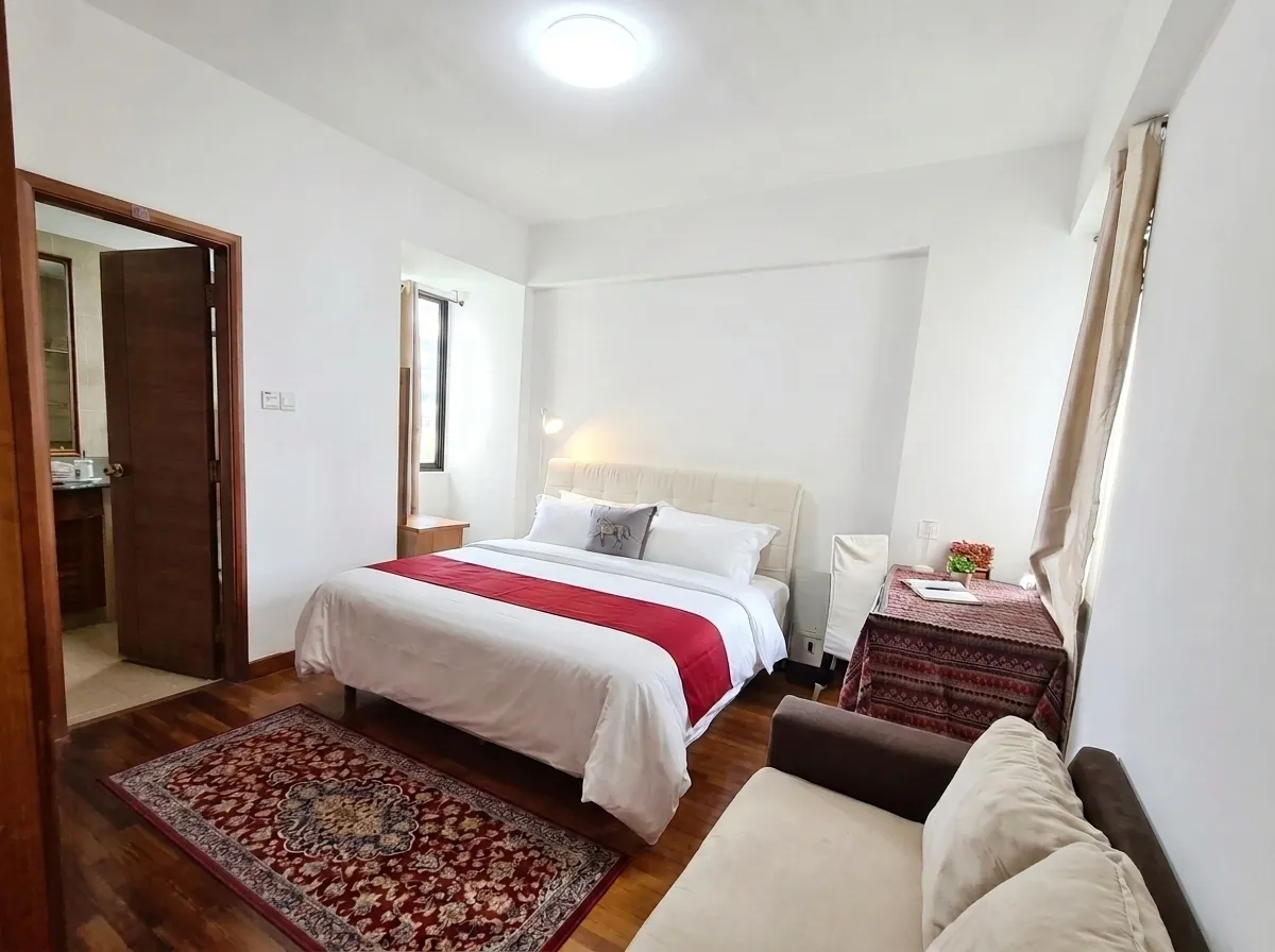 Pinevale Room 5 / Master Bedroom